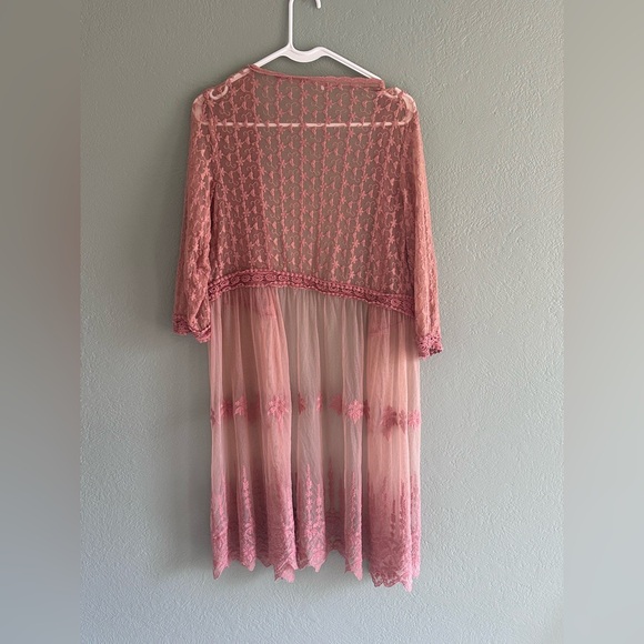 Elegant Lace Kimono in Dusty Pink - Picture 4 of 4